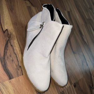 Brand new never worn women’s size 8 boots